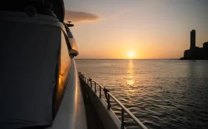 Atardecer en alquiler de bote en Cartagena