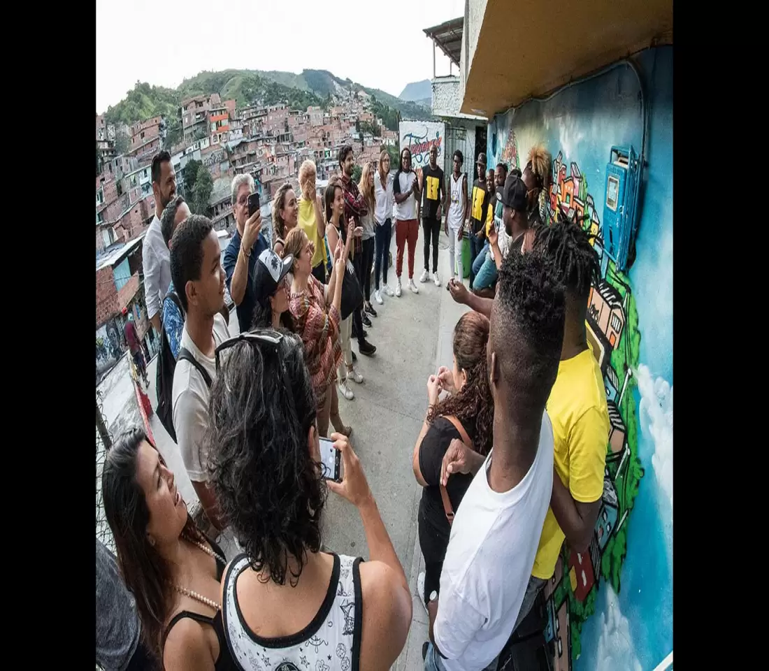 Medellín comuna 13 tour