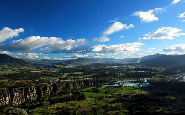 Tour escalar en Suesca cerca a Bogotá
