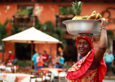 Palenquera with fruits