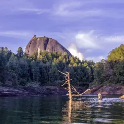 Tour a Guatapé y El Peñol desde Medellín