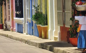 Palenquera en las calles de Cartagena
