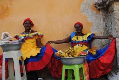 Palenqueras vendiendo frutas