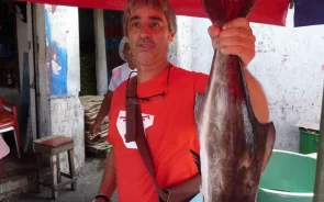 Prueba de pescado en tour gastronómico de Cartagena