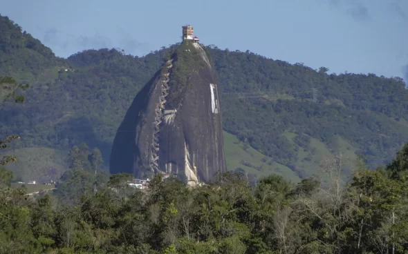 Tour a Guatapé y El Peñol desde Medellín