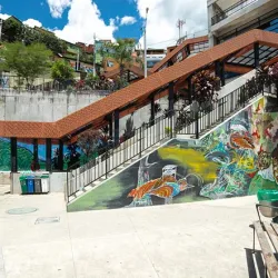Medellin comuna 13 tour
