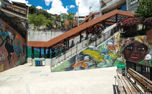 Medellin comuna 13 tour