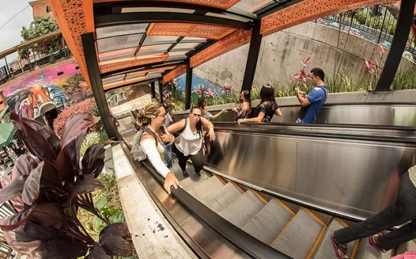 Medellin comuna 13 tour