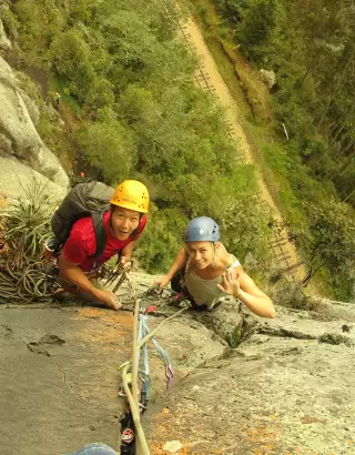 Tour escalar en Suesca cerca a Bogotá