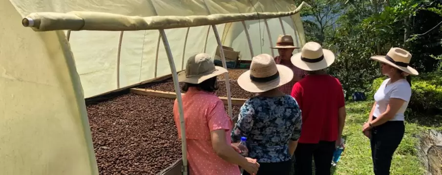 Turistas en finca cafetera de Pereira