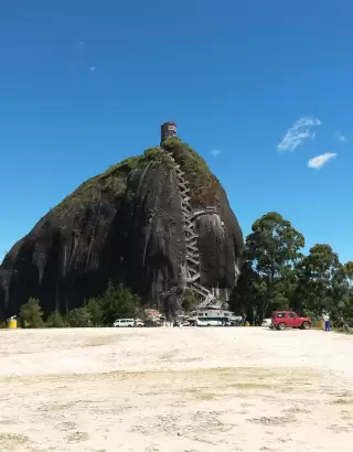 Tour a Guatapé y El Peñol desde Medellín