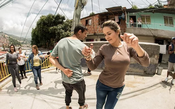 Medellin comuna 13 tour