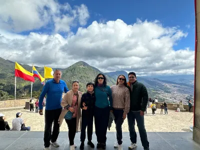 Familia de turistas en Monserrate