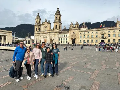 Familia en tour de escala en Bogotá