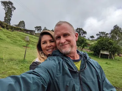 Pareja en ecotour parque La Chorrera
