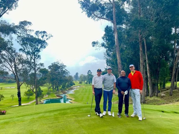 Tourists at a golf course in Bogotá