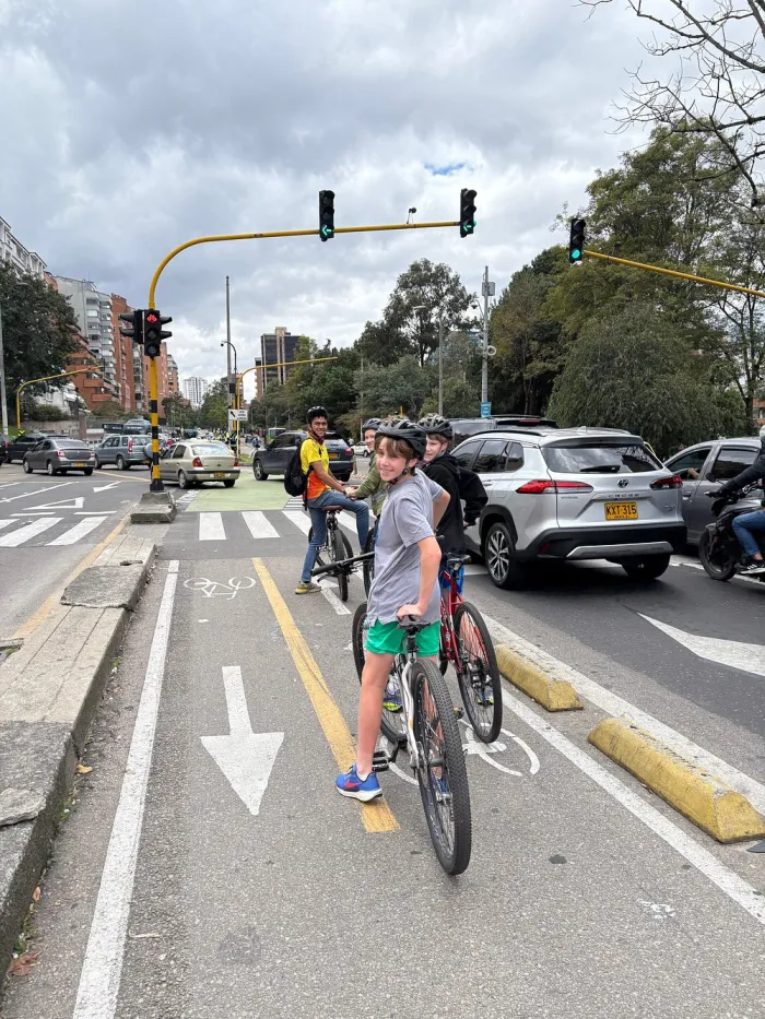 Turistas en Ciclorruta de Bogotá